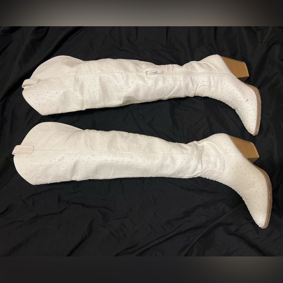 Boots - Picture 2 of 3